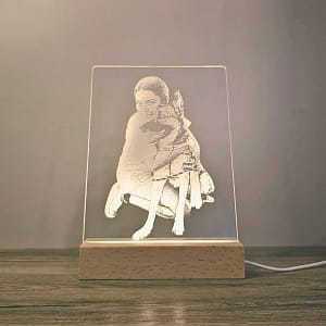 מנורת פרספקס עם חריטה אישית