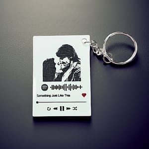 מחזיק מפתחות תמונה עם קוד שיר